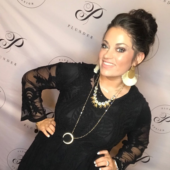 Meet your Posher, Lindsey - Picture 4 of 4